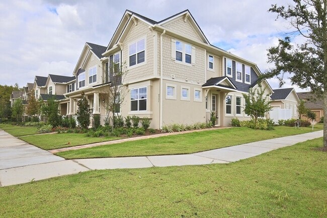 Foto del edificio - Beautifully Appointment 3/2 Modern Townhom...