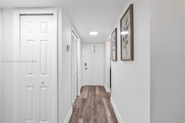 Foto del edificio - 5090 SW 64th Ave