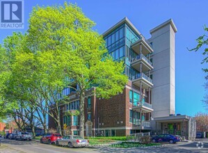 Building Photo - 50-450 Murray St W