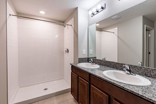 Foto del edificio - Coming Soon!! Luxury Rental Home in Riverv...