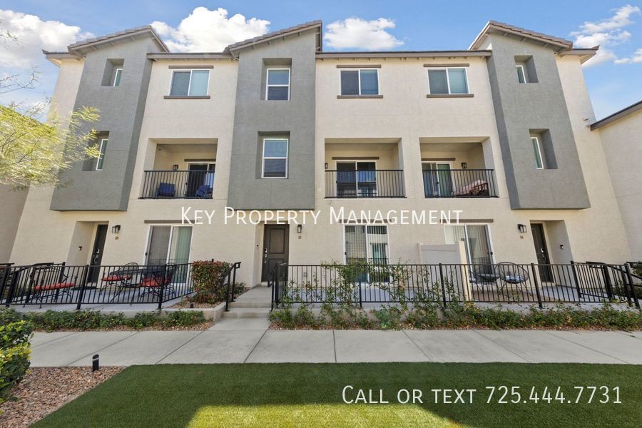 Primary Photo - Experience Resort-Style Living - 3BR Townh...