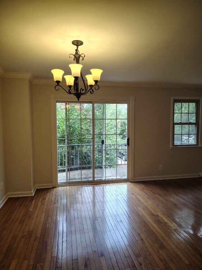 Building Photo - ?? Your Dream Home Awaits! Spacious 4-Bedroom Home