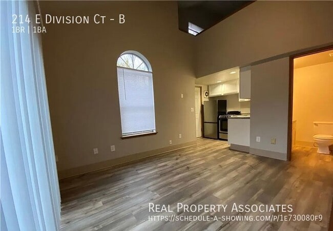Building Photo - 214 E Division Ct
