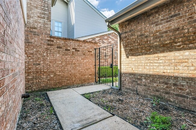 Building Photo - 2904 Tisinger Pl