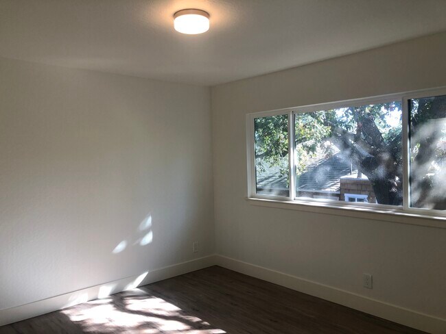 Master Bedroom - 318 Elwood St