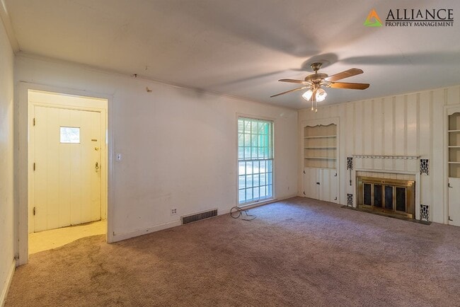 Building Photo - 1016 Bertrand St