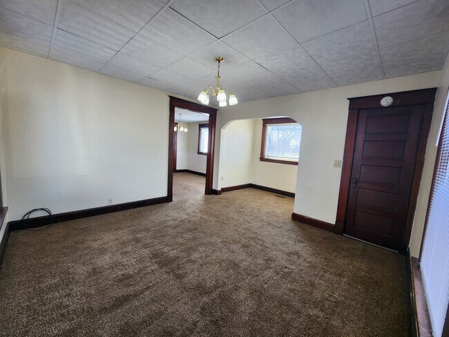 Foto del edificio - 3 Bedroom House w/Detached Garage!!!