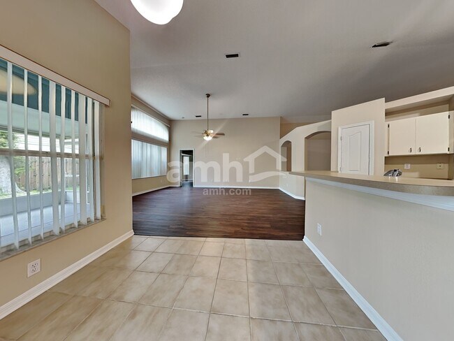 Foto del edificio - 1502 Scotch Pine Dr