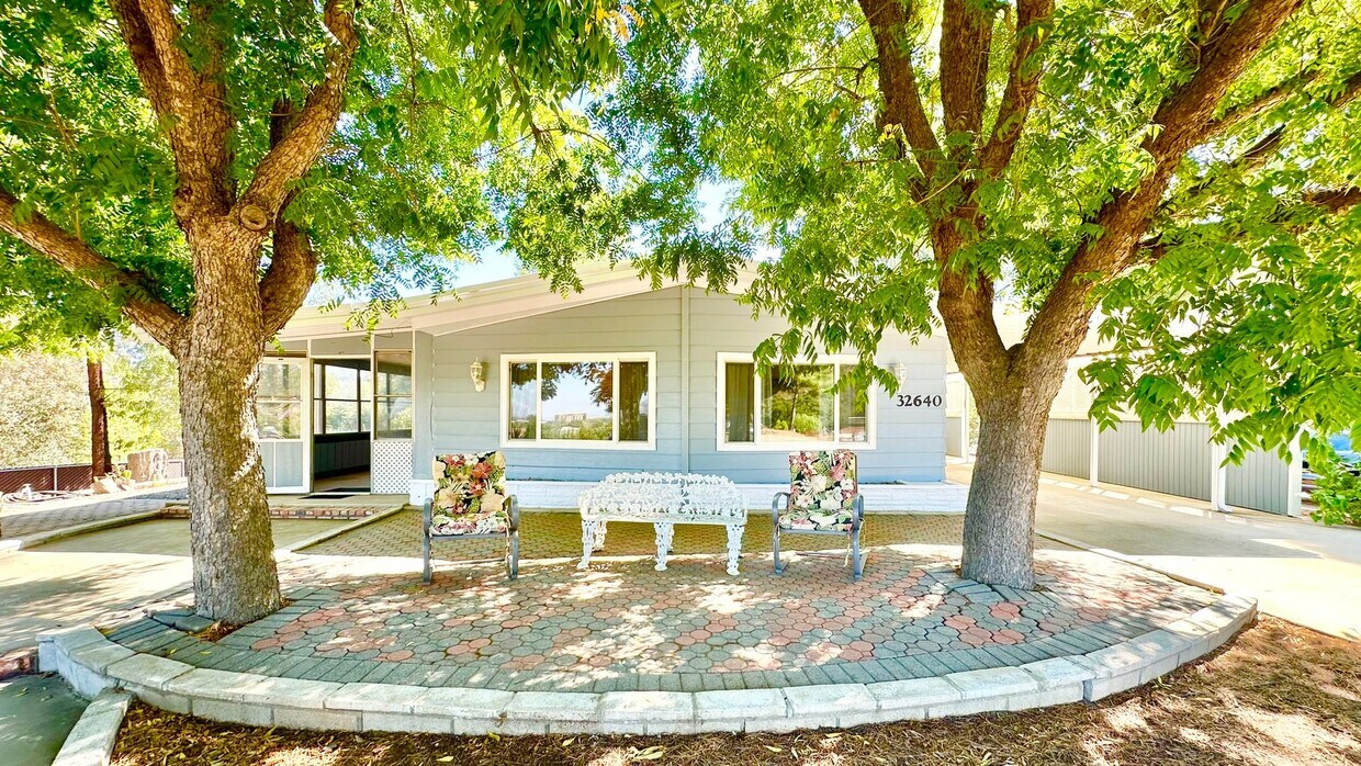 Primary Photo - Beautiful Country Home, just minutes from ...