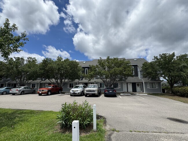 Foto del edificio - 3700 Golf Colony Ln