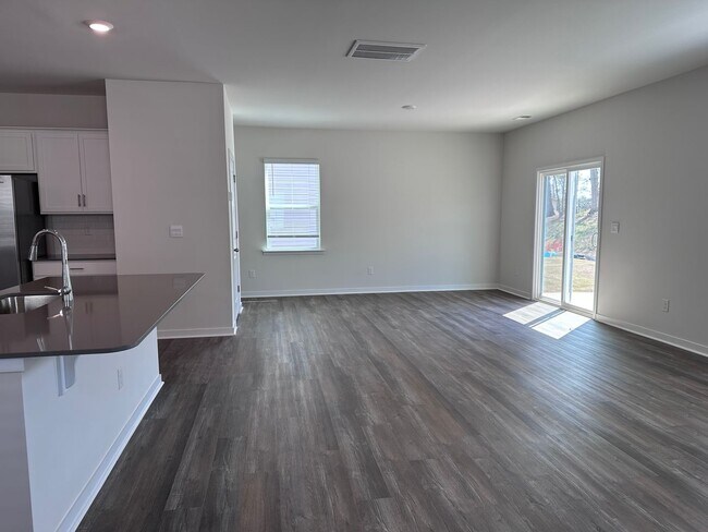 Brand-New 5-Bedroom Home in the Hamptons at Hickory with Modern Upgrades and Move-In Ready Comfort - Brand-New  5-Bedroom Home in the Hamptons at Hickory with Modern Upgrades and Move-In Ready Comfort