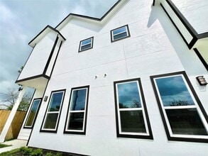 Building Photo - 5642 Hirondel