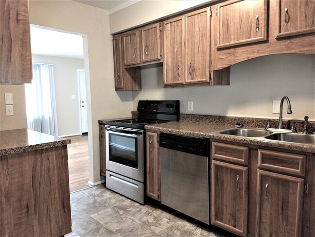 Building Photo - 3 Bedroom on Ehrling Rd