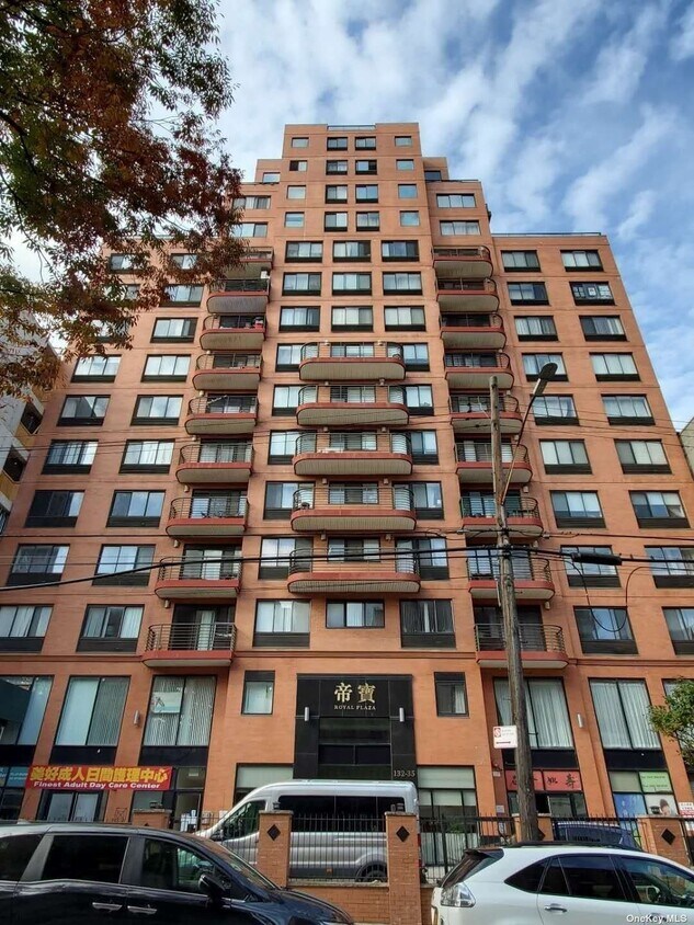 Foto principal - 132-35 41st Rd