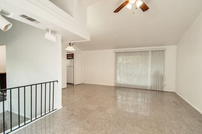 Foto del edificio - 9023 Pinewood Dr
