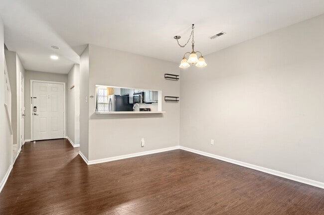Building Photo - Spacious 3-Level Townhome Minutes from Dow...