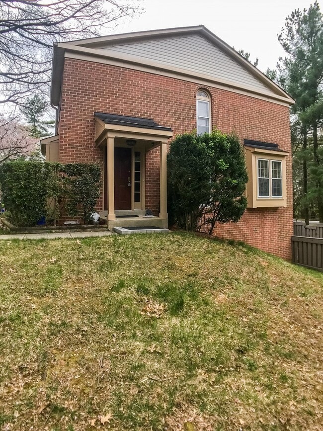 Building Photo - 20501 Strath Haven Dr