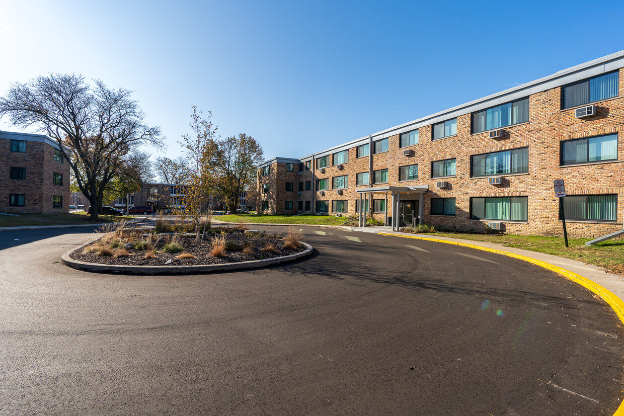 Aquila Park Apartments - Saint Louis Park, MN | Apartments.com