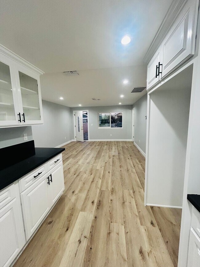 Foto del edificio - 4108 W 106th St