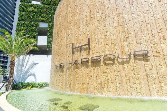 Foto del edificio - 16385 Biscayne Blvd