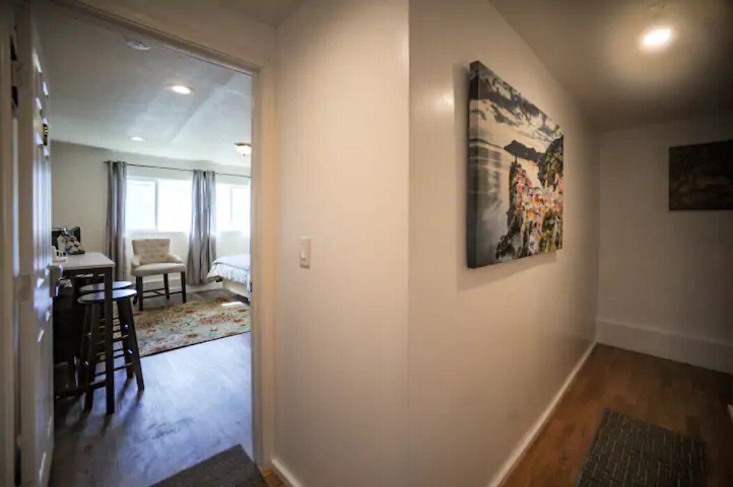 Building Photo - 201 Skyline Dr