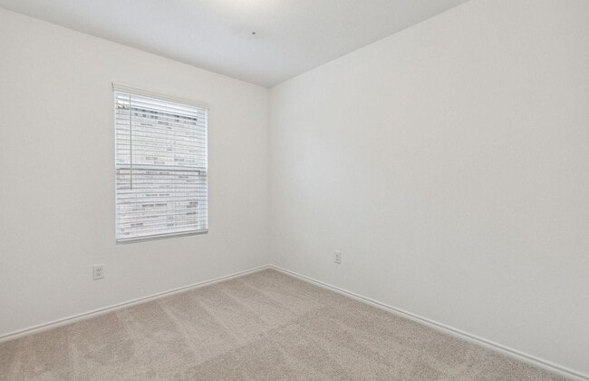 Foto del edificio - 820 Lake Fletcher Rd