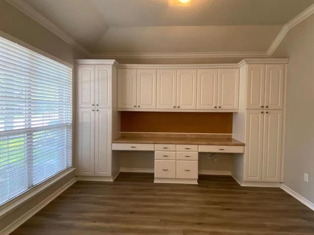 Building Photo - 4121 Holly Dr