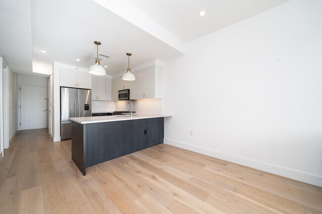 Building Photo - 371 2nd St