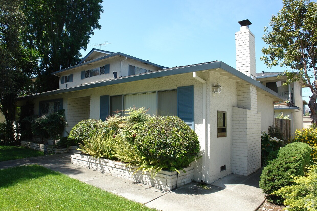 Primary Photo - 329 Auburn Way
