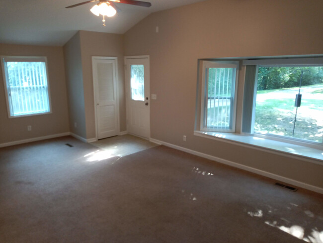 Building Photo - 801 Sanders