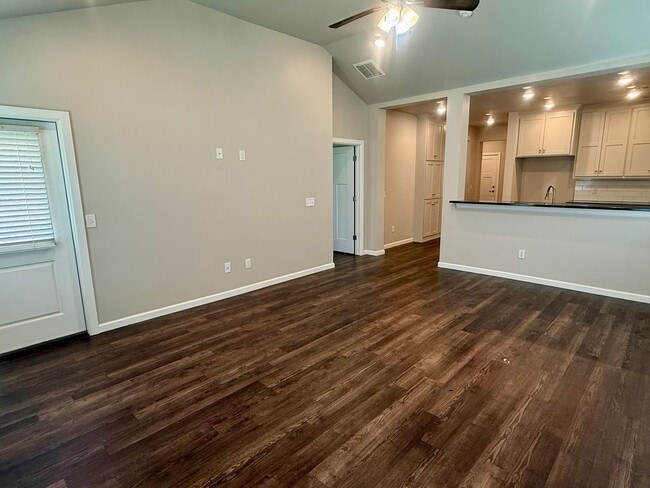 Photo - Beautiful 2 Bed 2 Bath! House