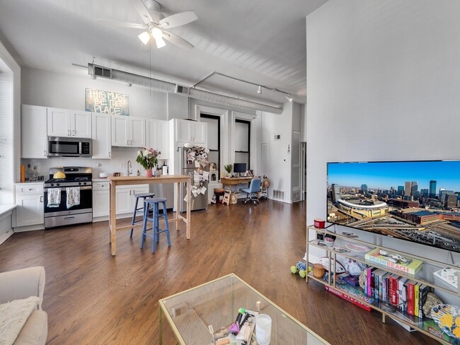 Building Photo - 1561 N Wells St