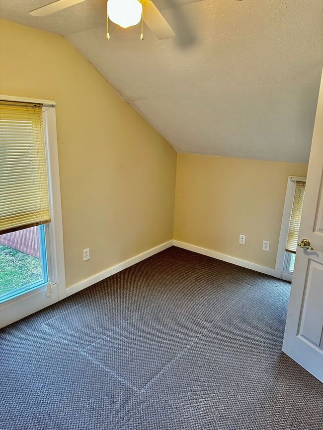 Building Photo - Charming Completely Remodeled Home!