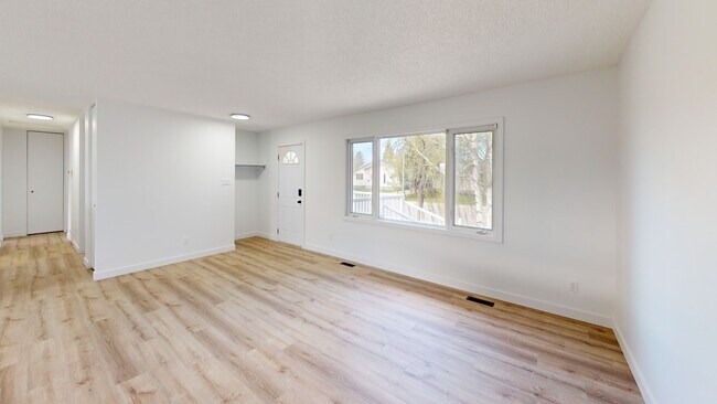 Building Photo - 9639-9685 85 Ave