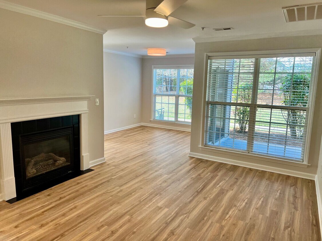 Primary Photo - Updated, Main Level 2Bed/2 Bath Condo Lewi...