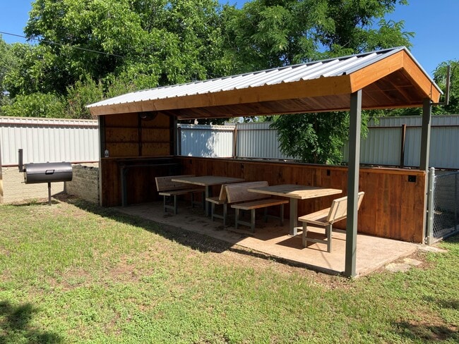 bbq patio - 143 W 9th St