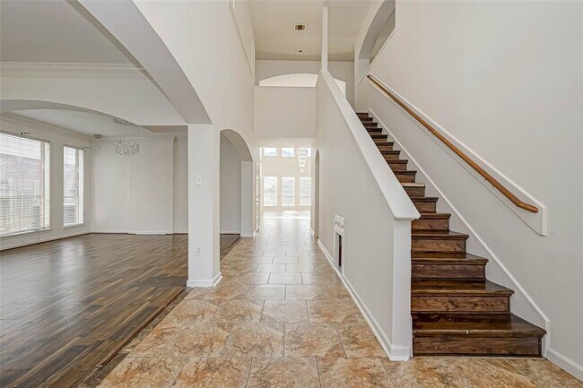 Building Photo - 16435 Beewood Glen Dr