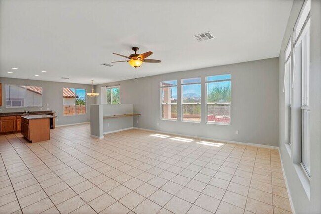 Foto del edificio - Stylish 4-Bedroom Rental in Rancho Sahuari...