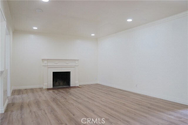 Building Photo - 745 Barris Dr