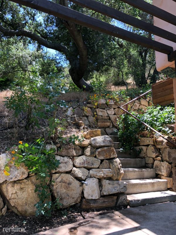 Building Photo - 1720 Topanga Skyline Dr