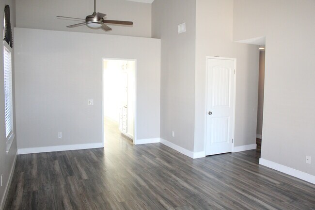 Foto del edificio - 2229 Rose Ave