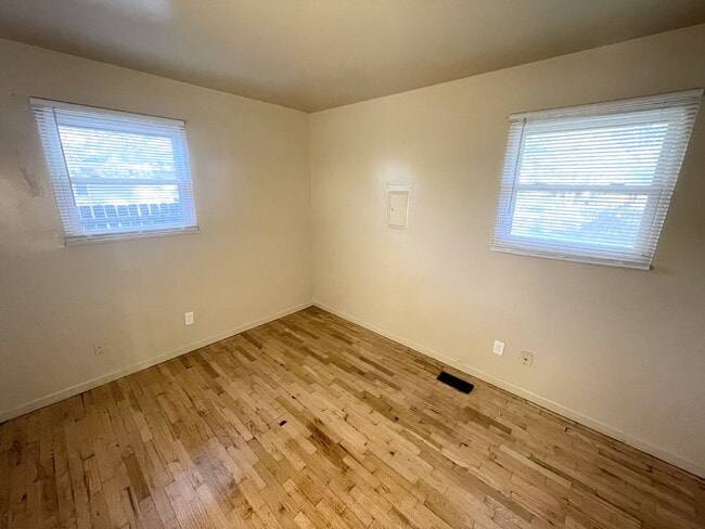 Building Photo - Christian Park 4BR Home w/Attached Garage!