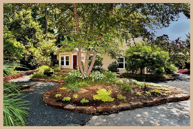 Building Photo - 2026 Sawdust Rd
