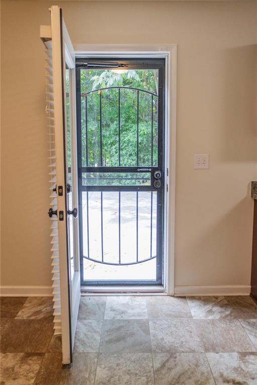 Foto del edificio - 5600 Laurel Ridge Dr