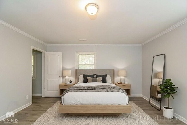 Building Photo - 2301 Charles St