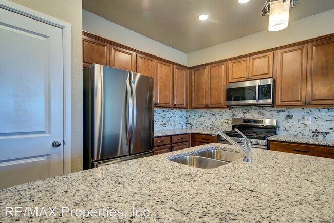 Foto del edificio - 3 br, 2.5 bath House - 8737 Shady Ridge Grv.
