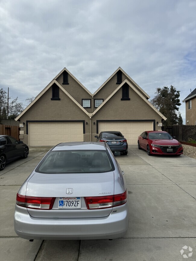 Building Photo - 467 Pearl Pl