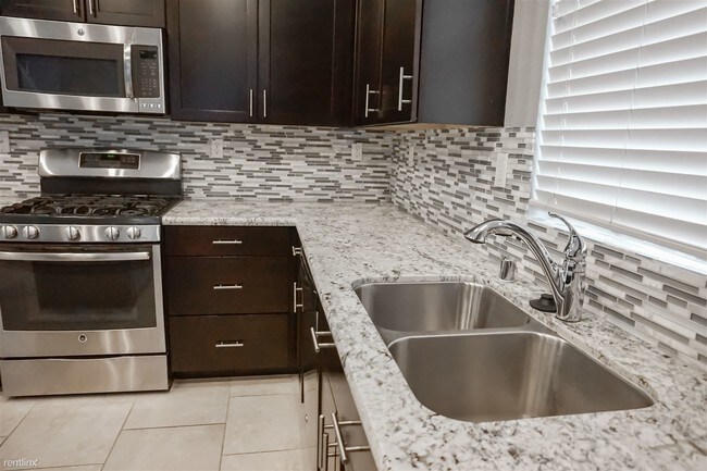 Foto del edificio - 4 br, 3 bath House - 916 Lyon Pl