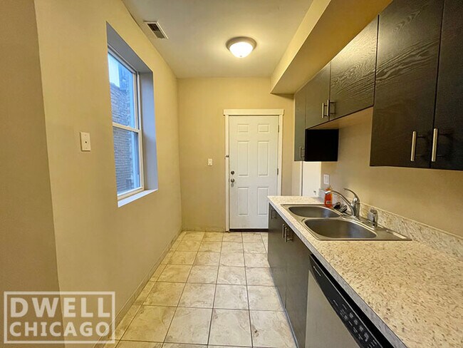 Foto del edificio - 1330 N Artesian Ave