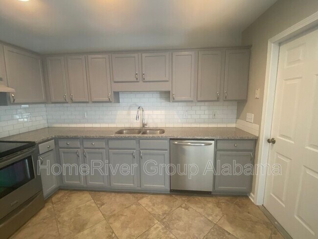 Building Photo - 8388 Cahaba Crossing Cir